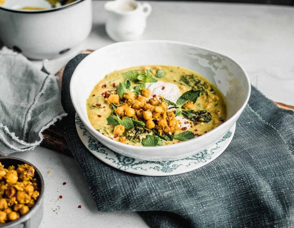 Ragoût de pois chiches aux épices avec curry et noix de coco