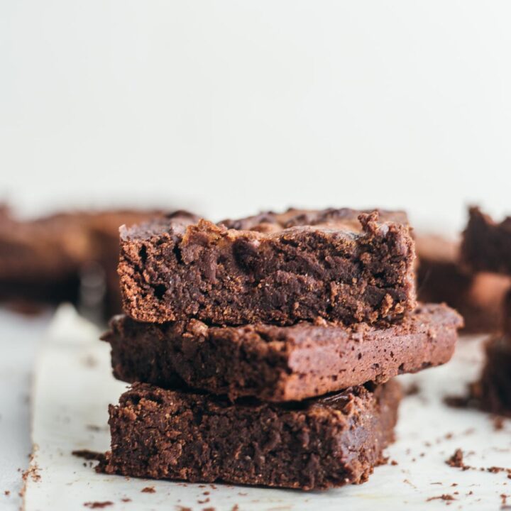 Easy and Fudgy Vegan Pumpkin Brownies {Healthy!} | Biting into Life