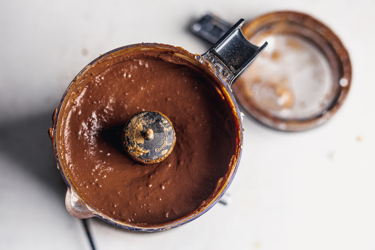 Mousse au chocolat à base de tofu soyeux dans le mini robot culinaire