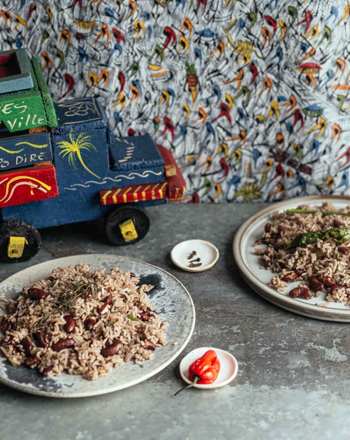 Deux assiettes de riz aux haricots haïtien.